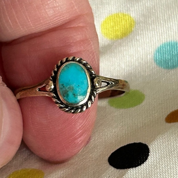 Sterling Silver Turquoise Oval Ring - Picture 2 of 4